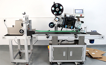 全自動貼標(biāo)機(jī)有哪些優(yōu)勢？如何去選擇全自動貼標(biāo)機(jī)和半自動貼標(biāo)機(jī)？